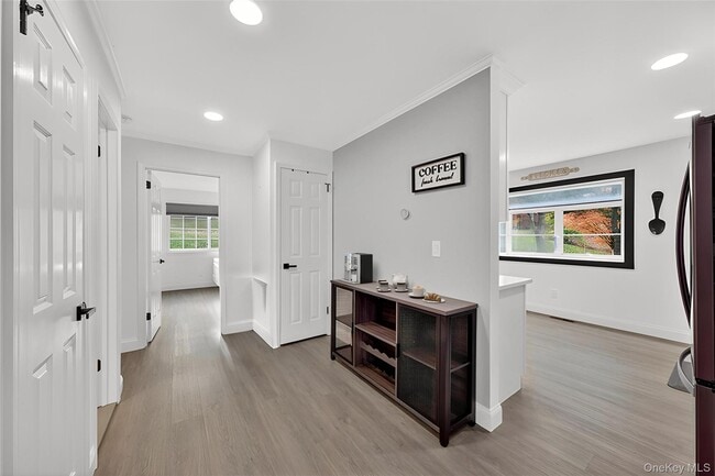 Building Photo - 201 Tamarack Ln