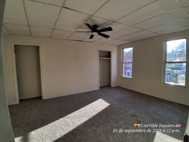 Building Photo - 122 E Amanda Ave