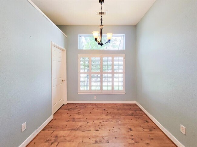 Building Photo - 3218 Vanity Dr