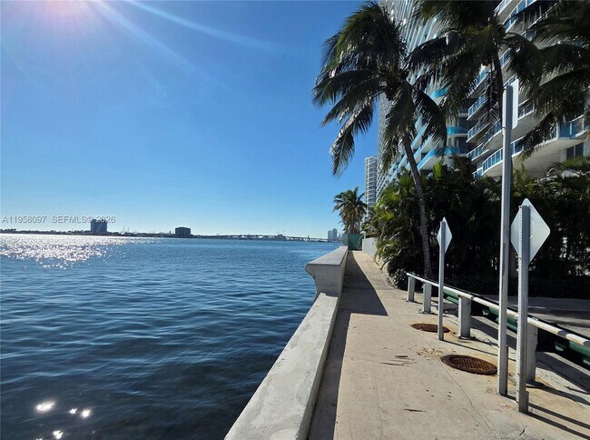 Building Photo - 471 NE 25th St