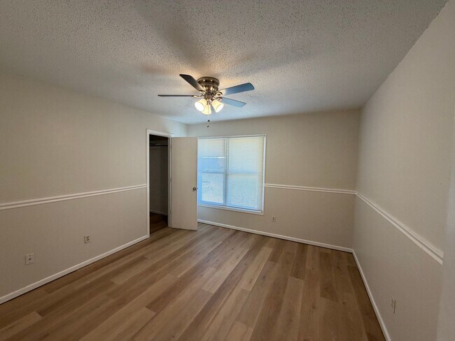 Building Photo - Fab 4 bed 2 bath 2 garage