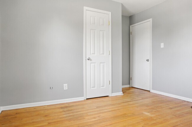 Building Photo - 819 Hadley Rd