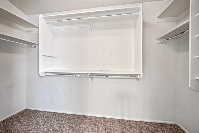 Building Photo - 8205 S 45th Ln