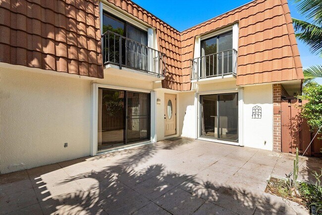 Building Photo - 1765 San Jose Dr