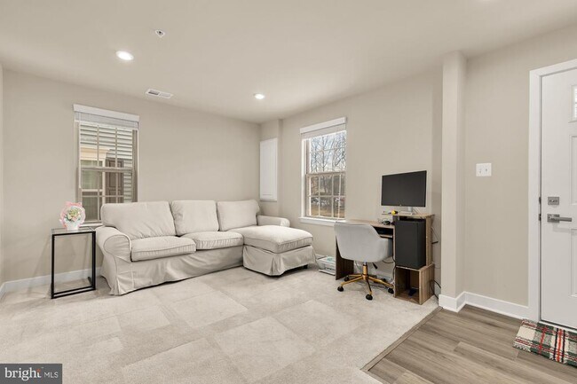 Building Photo - 9639 Tall Oaks Rd