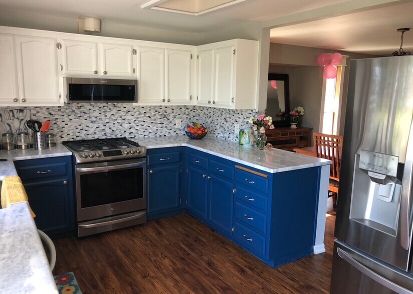 Building Photo - 520 NW Lateen St