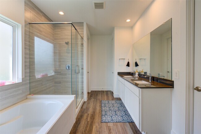 Building Photo - 13760 Rising Sun Ln