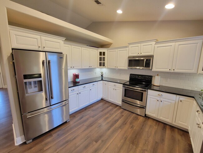 Building Photo - 2120 Casa De Oro St