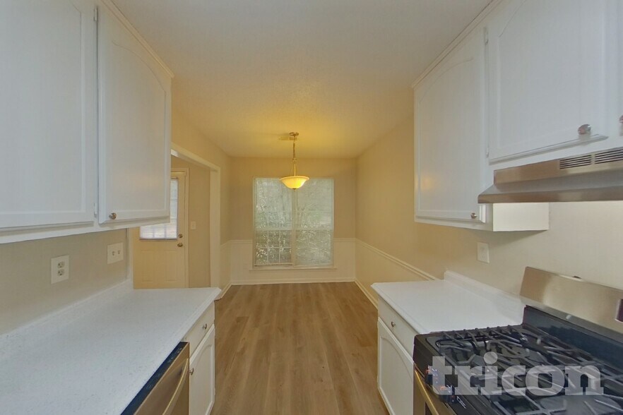 Building Photo - 511 Horseshoe Cir