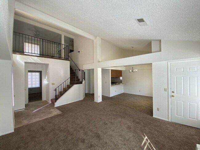 Building Photo - Great 3 Bedroom Henderson Home with Pool!