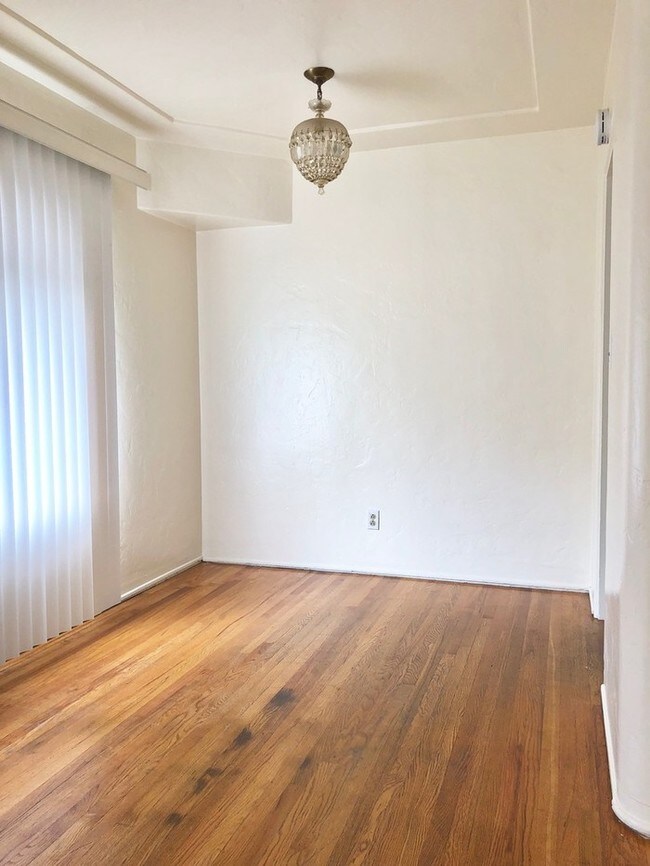 Mission Hills HOUSE with YARD and VIEWS! 2934 Eagle St San Diego CA