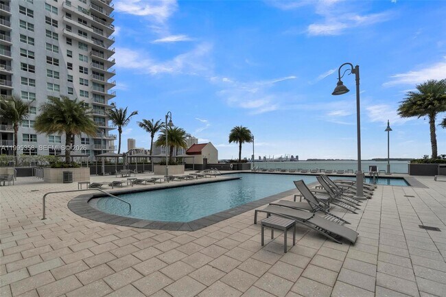 Building Photo - 1155 Brickell Bay Dr