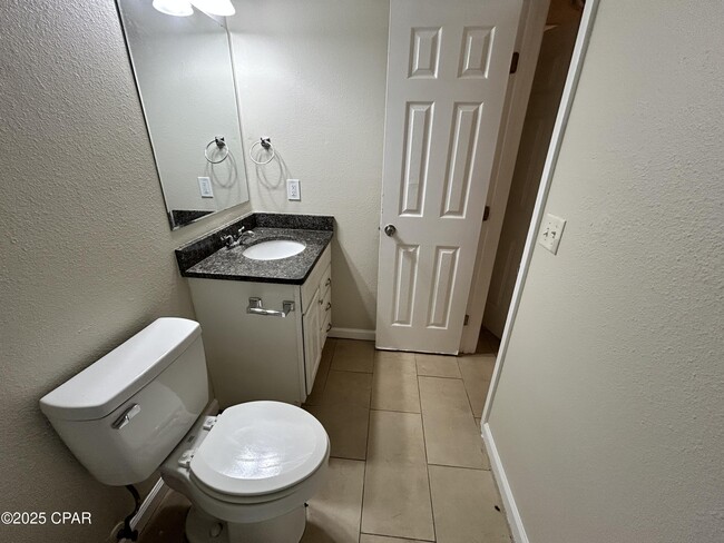 Building Photo - 3914 E 11th St