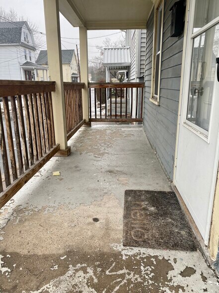 Building Photo - 19 Center St