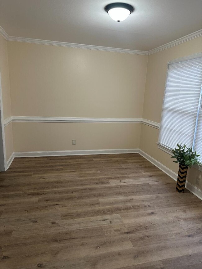 Building Photo - 2821 Tully Square