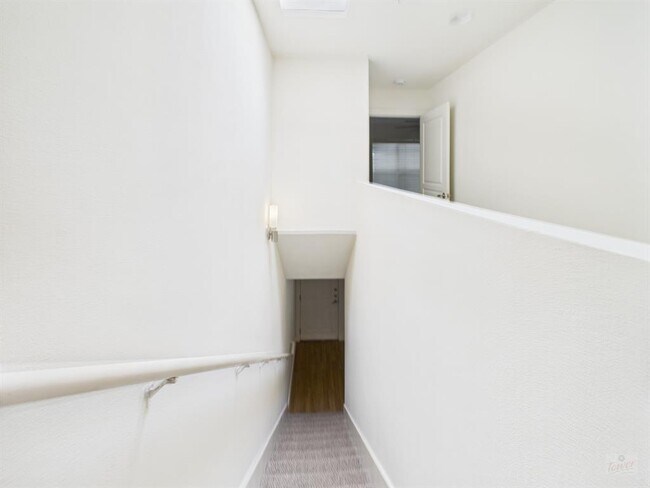 Building Photo - 711 W 32nd St