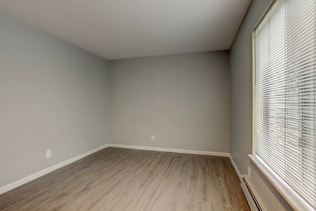 Building Photo - 33302 Kingslane Ct