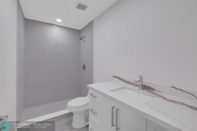 Building Photo - 12600 SW 5th Ct