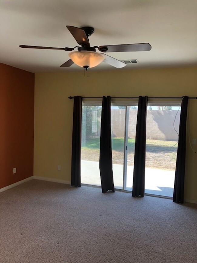 Building Photo - Beautiful 4 Bedroom in NW!