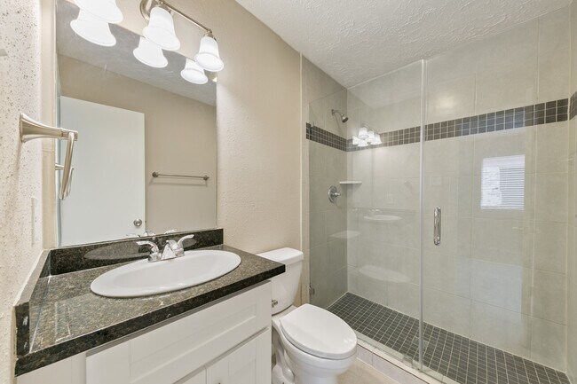 Building Photo - 1911 Highcrest Dr