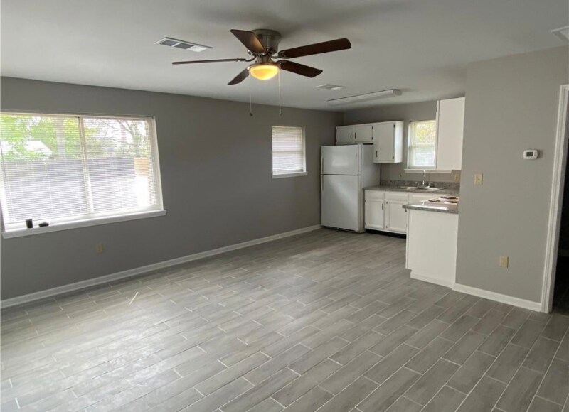 Building Photo - 2814 Pakenham Dr