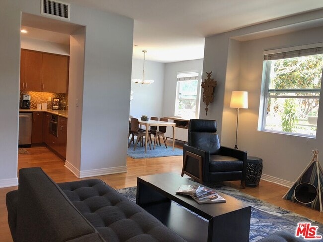 Building Photo - 7100 Playa Vista Dr
