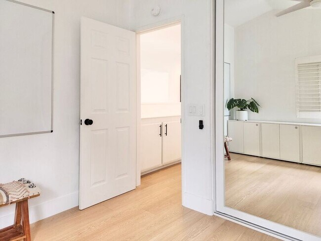 Building Photo - 8118 E Peacock Ln