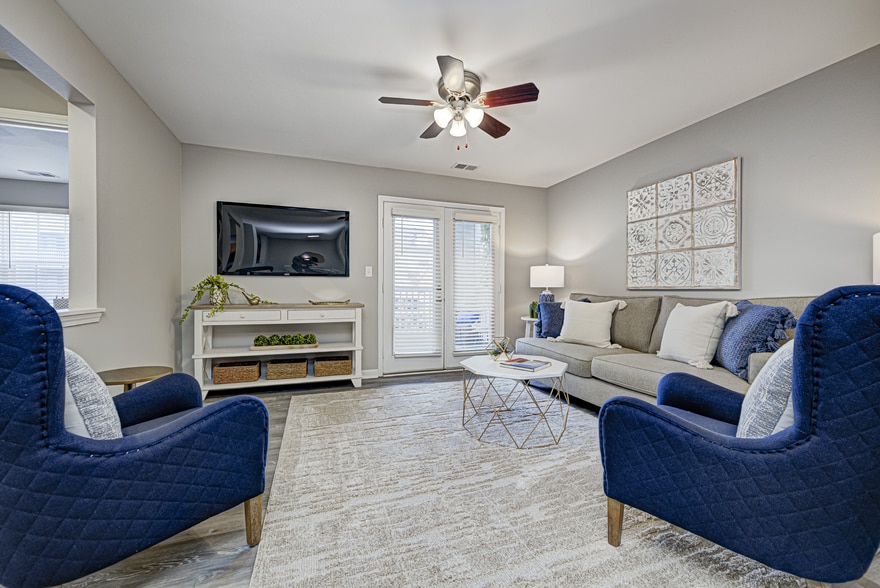 Building Photo - Village Crossing