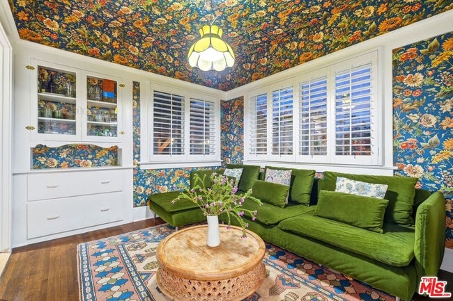 Building Photo - 1458 W 48th St