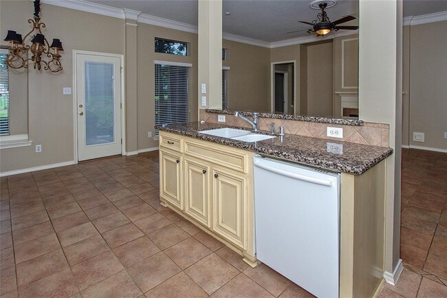 Building Photo - 7718 Trophy Pl Dr