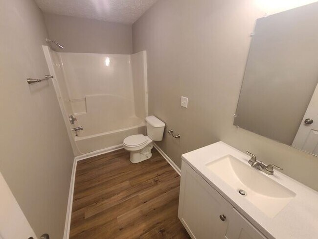 Building Photo - Gorgeous 3BR 2.5BA Home w/ Renovated Kitchen • Fenced Backyard• Garage Parking in Jonesboro