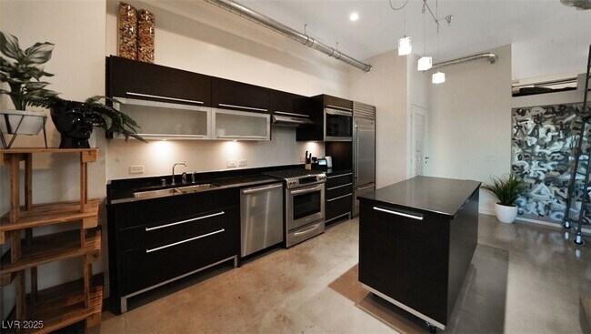 Building Photo - 200 Hoover Ave