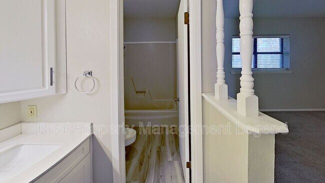 Building Photo - 821 W Woodard St