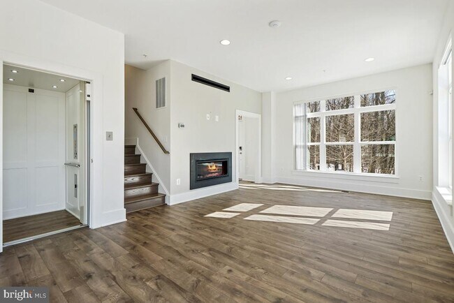 Building Photo - 11300 Emerald Park Rd