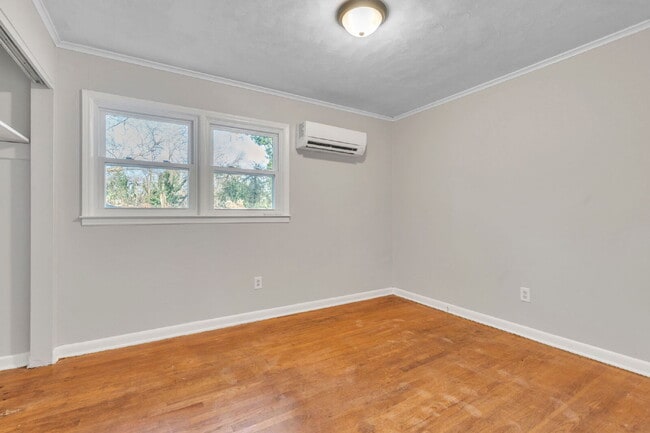 Building Photo - AMAZING LEASE SPECIAL!!!!...Freshly Updated 2BR / 1BA Single-Level Duplex $1175/mo rent***