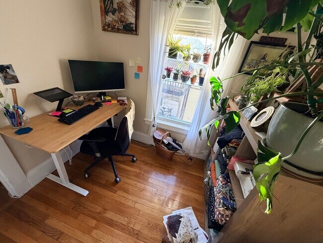 Building Photo - 8 Roberts St