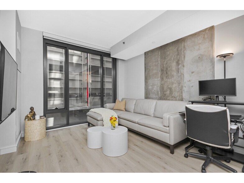 Building Photo - 55 Lagrange St
