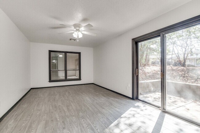 Building Photo - Light-Filled Mid-Century Vibes: 2BR/2BA w/...