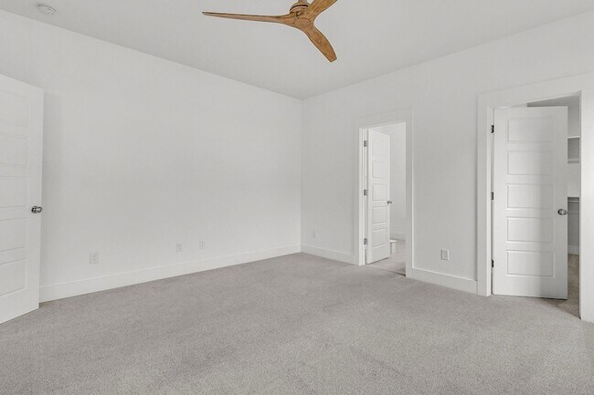 Building Photo - 102 True Blue Lp