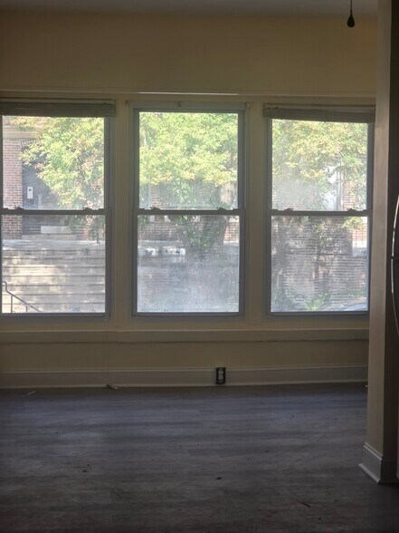 Building Photo - 5448 Locust St