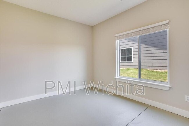 Building Photo - 5238 N Cypress St