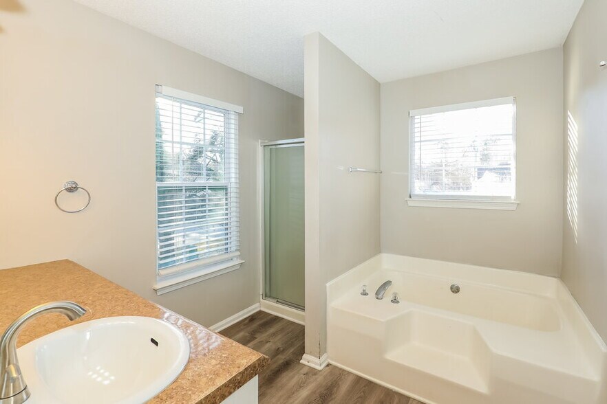 Building Photo - 330 Brookside Dr