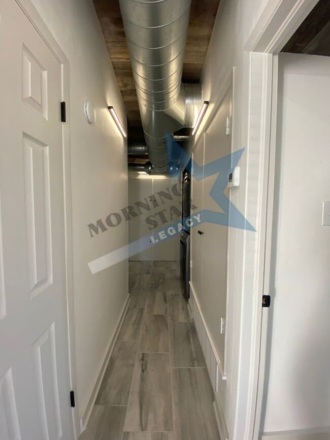 Building Photo - Fully Remodeled 3 bd home