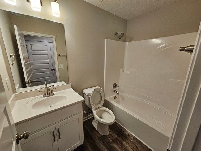 Building Photo - LUXURY 3 BEDROOM RANCH STYLE HOME IN SCENIC FOX RUN