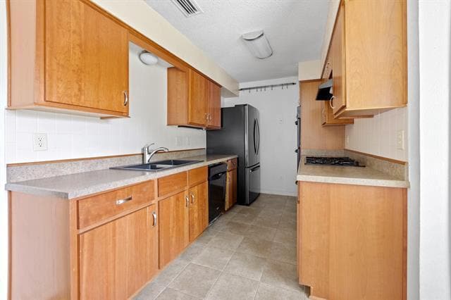 Building Photo - 2219 Greenvalley Dr