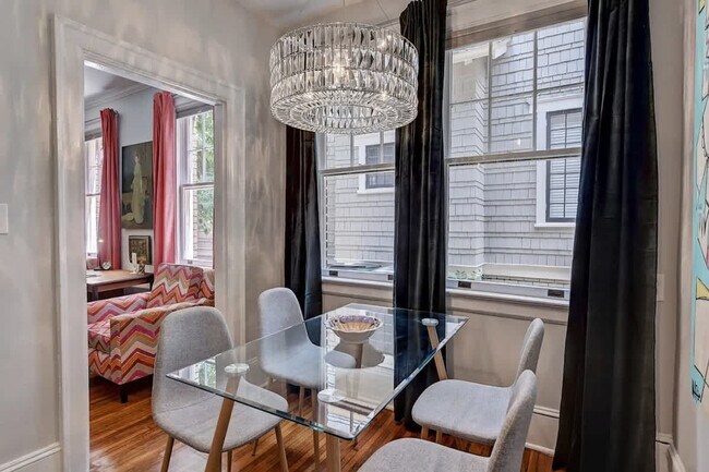 Building Photo - 518 Lamar Ave