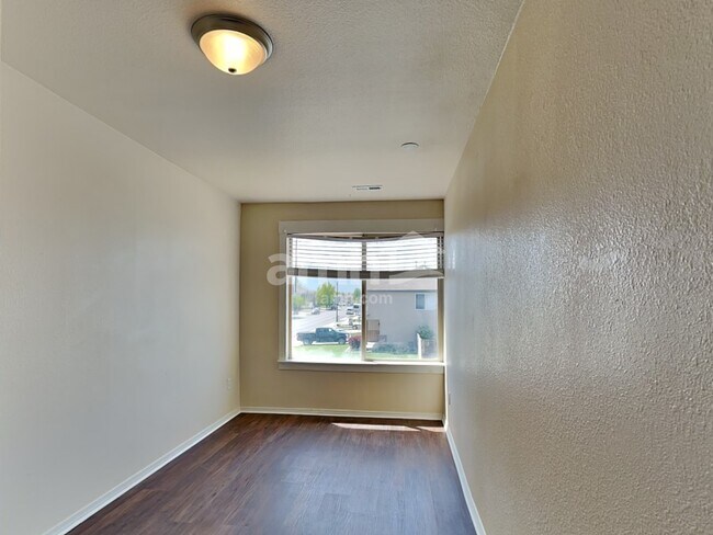 Building Photo - 1006 W 180 S