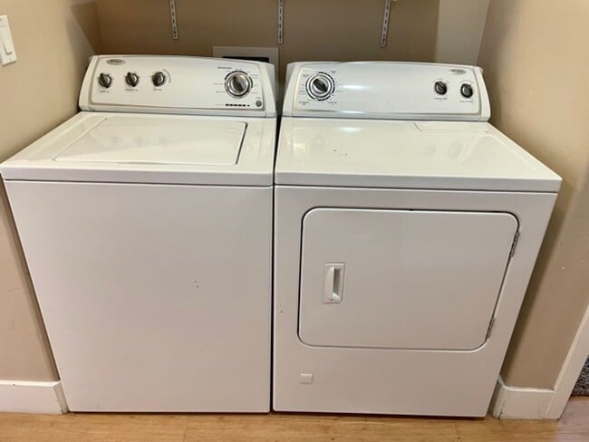 Building Photo - Newer and Upgraded 4 Bedroom 2 Bathroom near Cal Poly