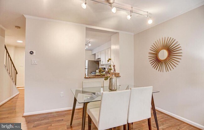 Building Photo - 927 S Rolfe St