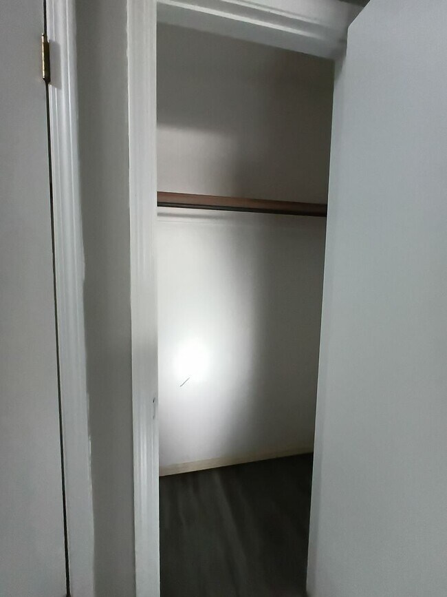 Building Photo - Wonderful Kitchen & New flooring! FIRST FU...